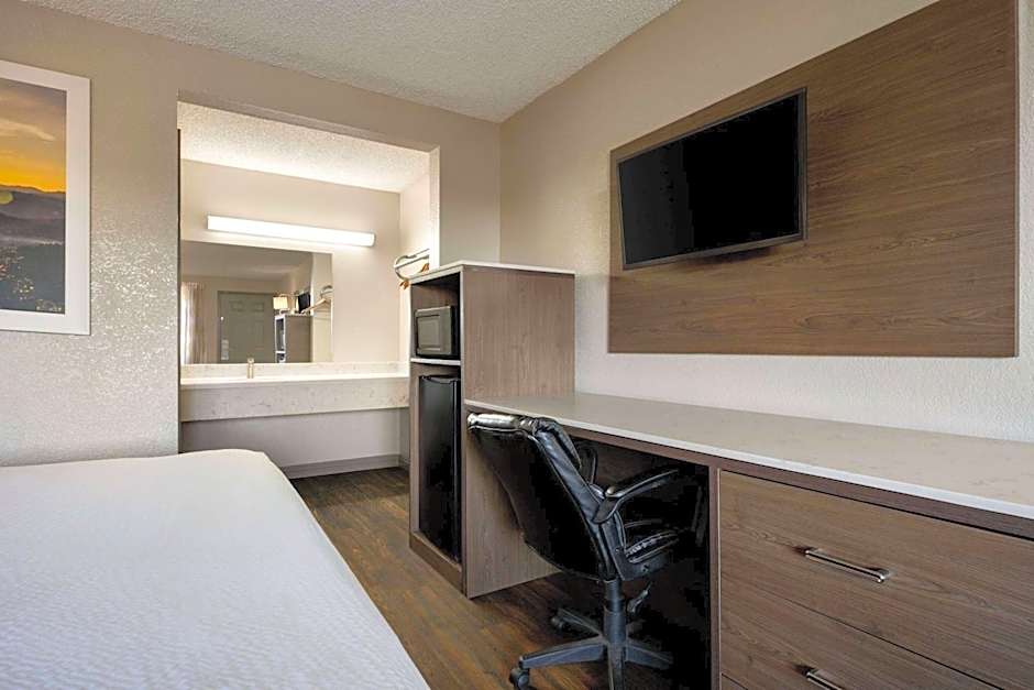 Days Inn by Wyndham Fresno South