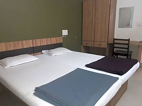 Deluxe Double Room (2 Adults + 1 Child) (Non AC)