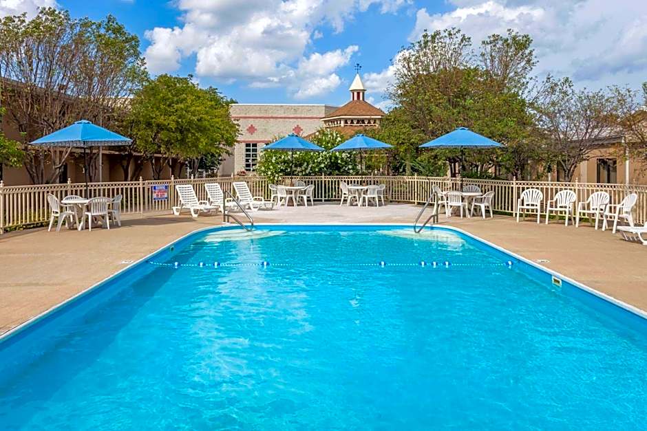 Ramada Hotel & Conference Center by Wyndham Hammond