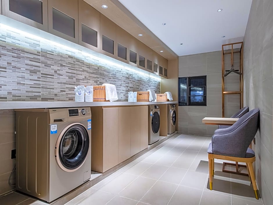 Lavande Hotel Kunming  West Mountain Wanda Plaza