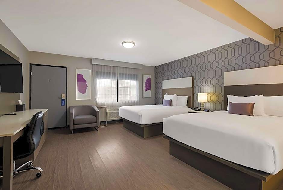 Sunset West Hotel SureStay Collection By Best Western