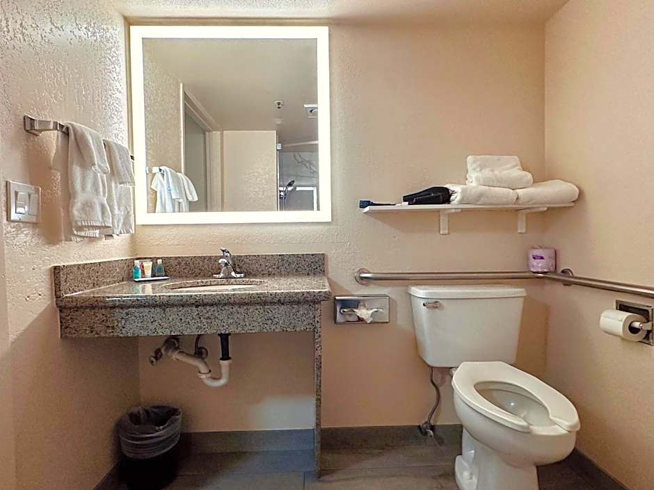 Clarion Pointe Wenatchee