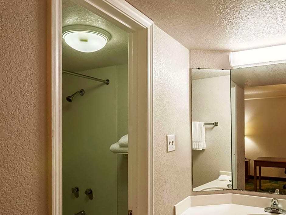 La Quinta Inn by Wyndham New Orleans West Bank / Gretna
