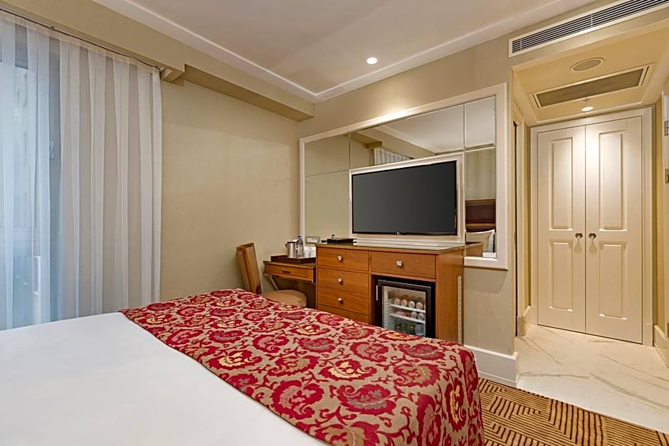 Photo 1 of 1 of 1 Queen Bed Suite