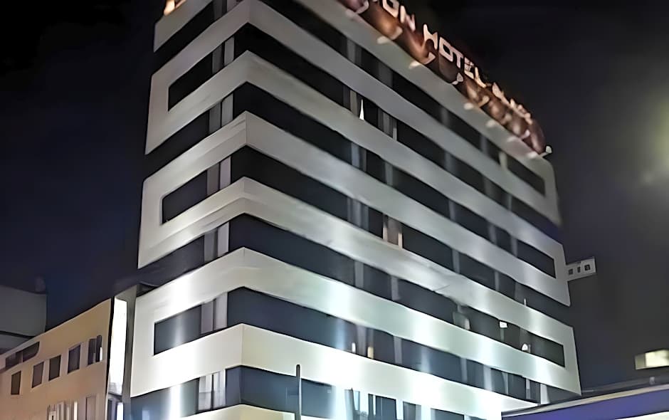 Hamilton Hotel Black