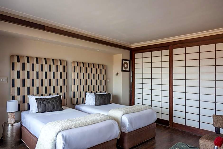 Inverdoorn Game Reserve Lodge