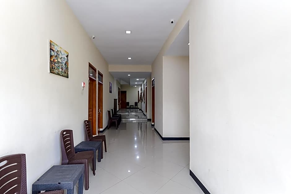 RedDoorz at WR Supratman Batu