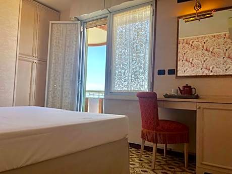Double Room with Front Sea View