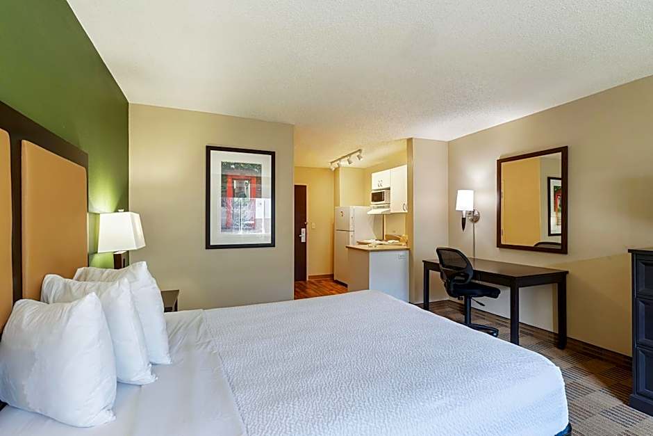 Photo 1 of 10 of Studio 1 Queen Bed