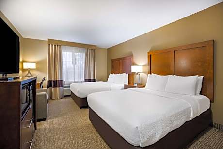 Queen Room with Two Queen Beds and Bath Tub - Disability Access