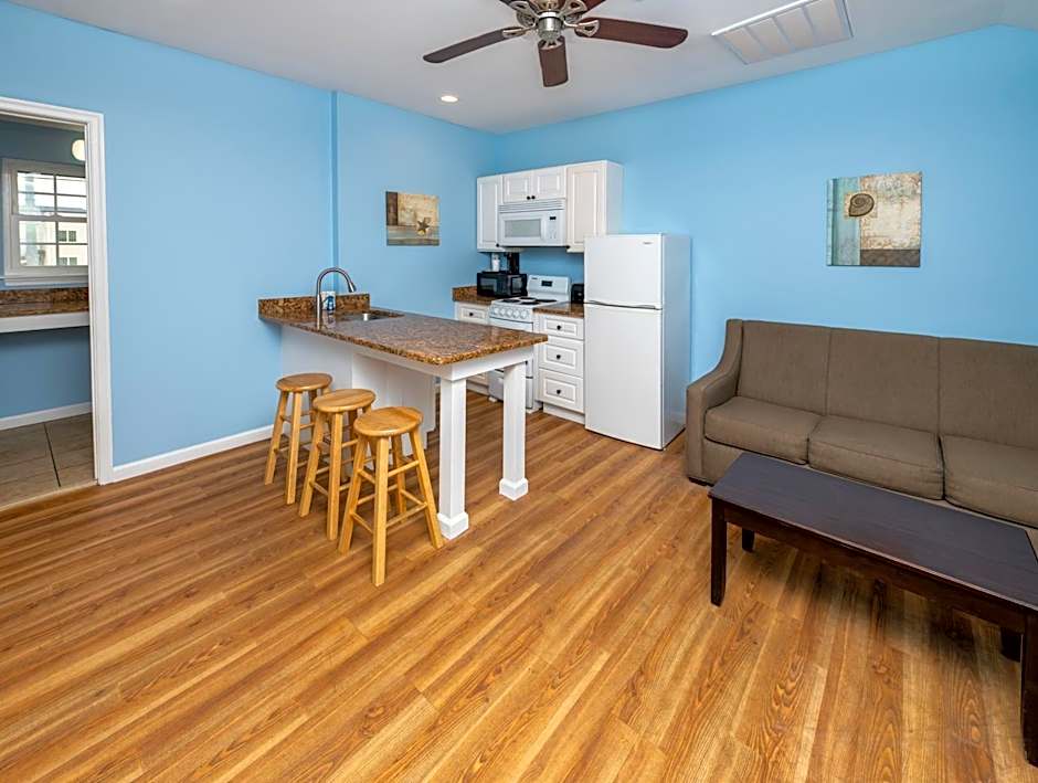 Commander Beach House Hotel