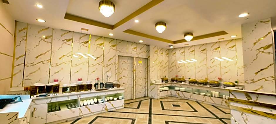 Foxoso Taj View Hotel