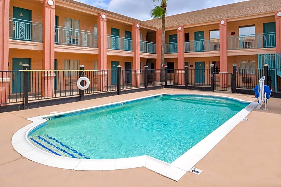 Americas Best Value Inn Clute