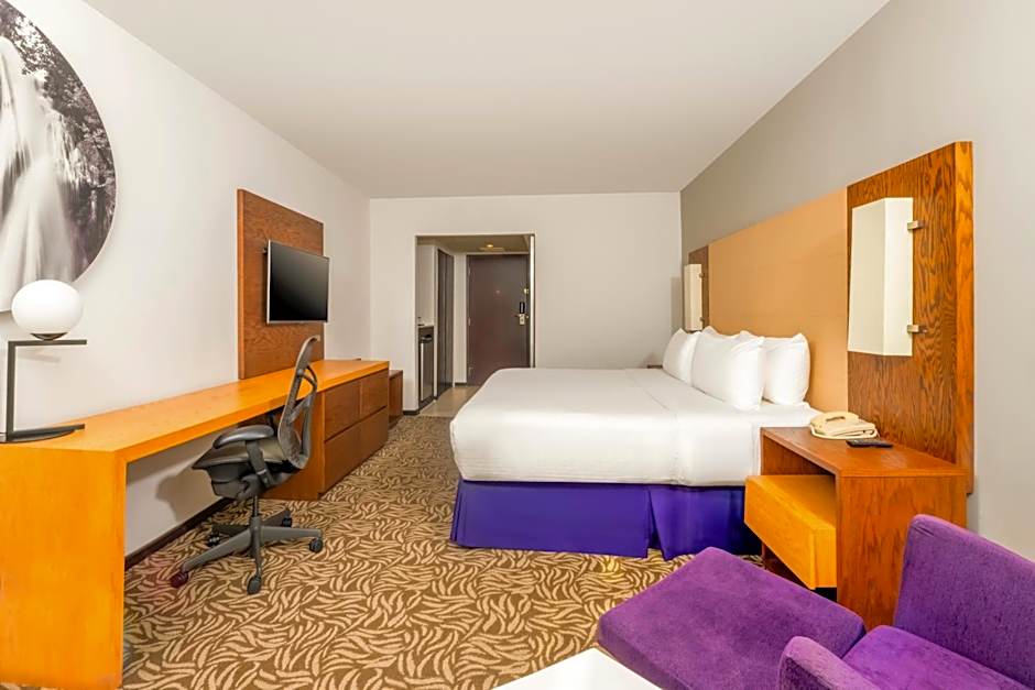 Krystal Urban Monterrey San Jeronimo