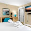 Gold Coast Inn ⁀➷ Breathtaking Sunsets ➠ Standard Lake View Room ➠ 106