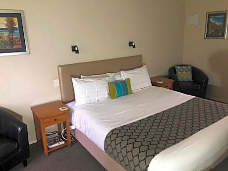 King Room with Spa Bath