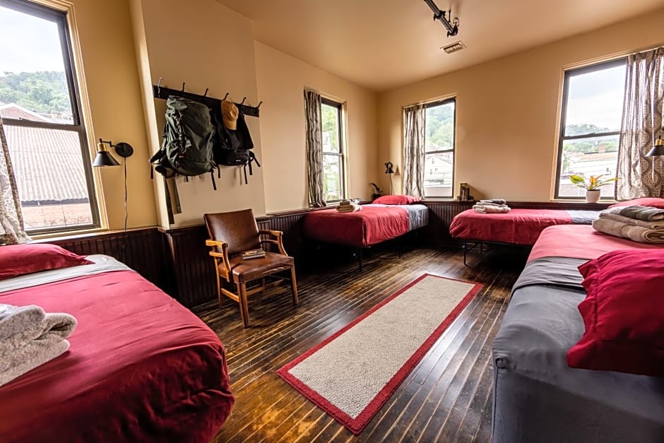 Traveler's Rest Hotel
