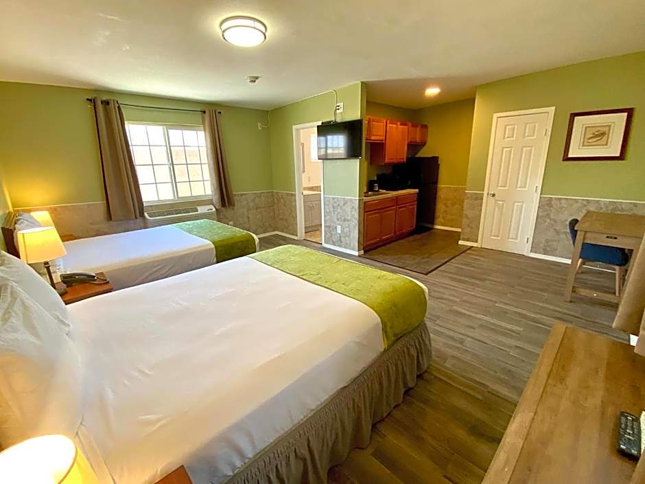 Photo 1 of 6 of Deluxe 1 Queen Bed Suite
