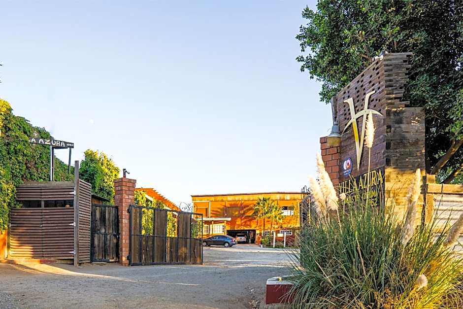 Capital O Hotel Villa Azura