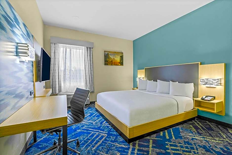 Photo 1 of 7 of Deluxe 1 King Bed, Mobility Accessible
