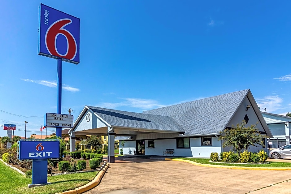 Motel 6 Alvin, TX