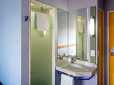 Functional apartments for up to 3 people, with twin beds and a high sleeper bed