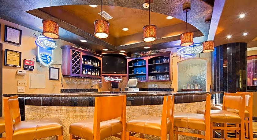 Best Western Plus KC Speedway Inn & Suites