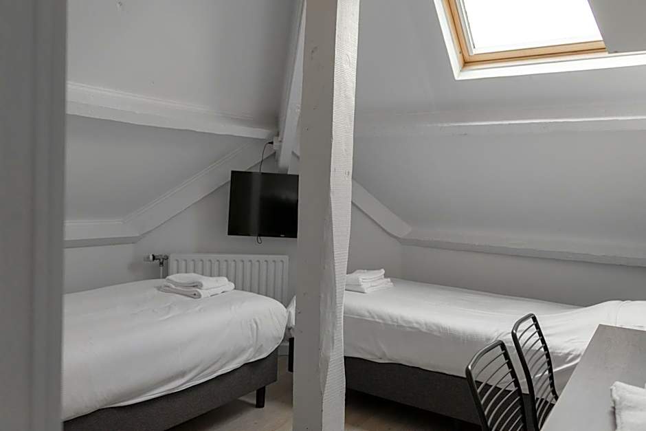 Photo 1 of 6 of Budget 2 Beds