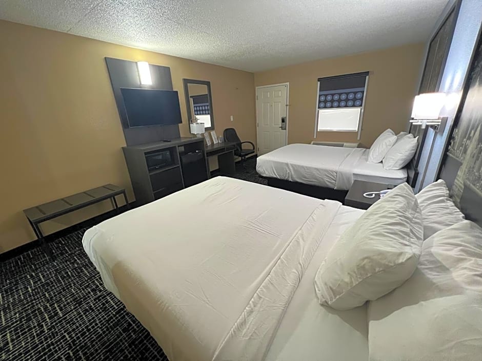 Super 8 by Wyndham Paducah I-24 Exit 4