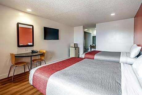 Deluxe Queen Room with Two Queen Beds - Non-Smoking