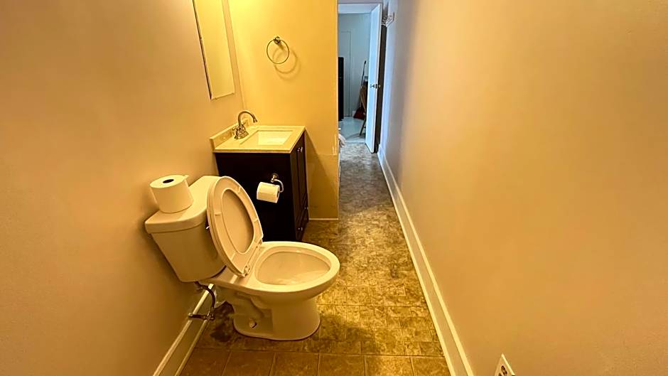 Admiral's Quay Motel & Suites