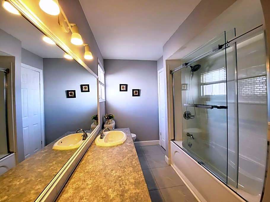 Cozy Home Close to Attractions in Niagara Falls