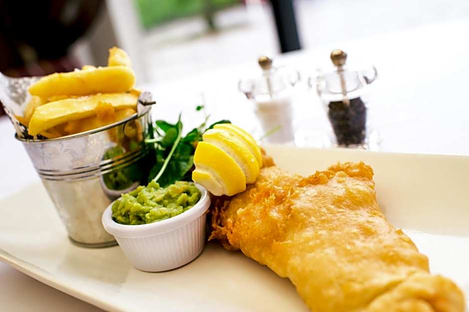 La Mon Hotel & Country Club