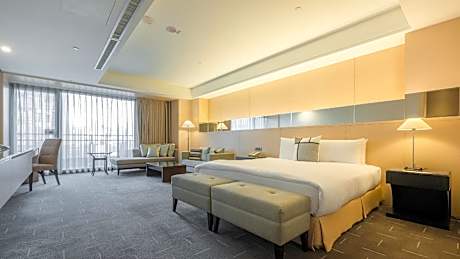 Deluxe Quadruple Suite