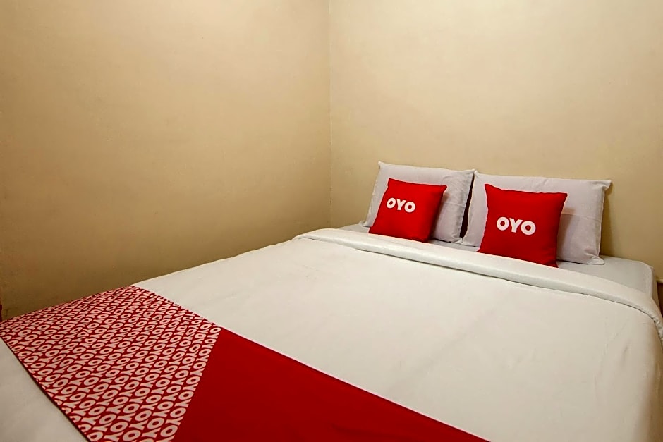 OYO 2045 Hotel 211