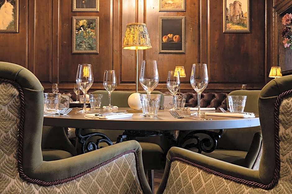 The White Hart - A Heartwood Inn