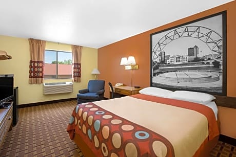 1 Queen Bed Accessible Room Smoking