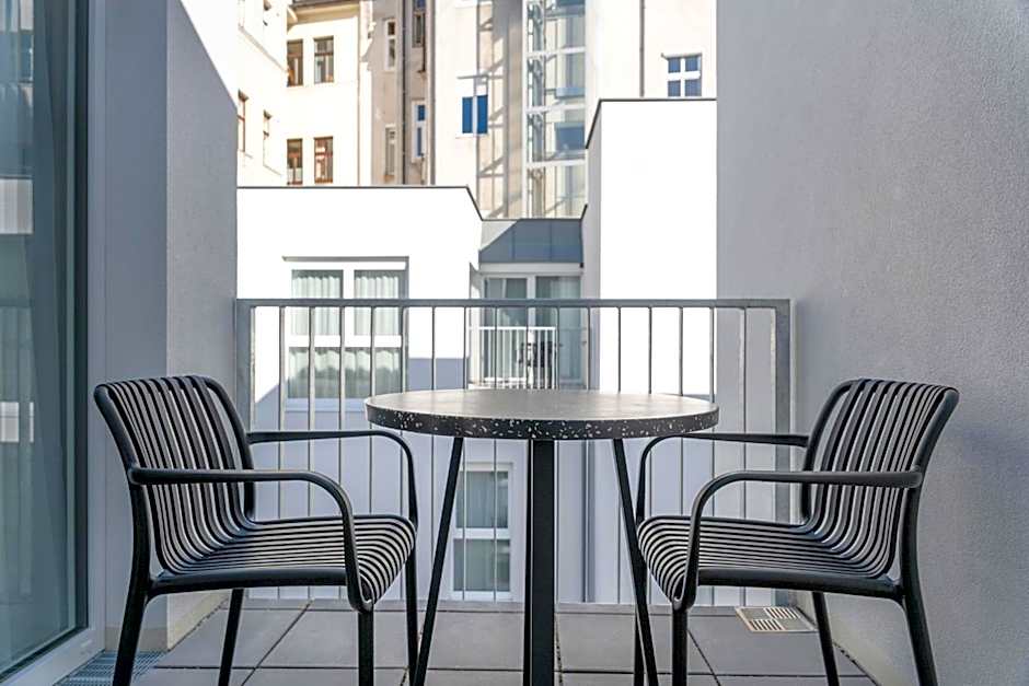 Numa Vienna Terra