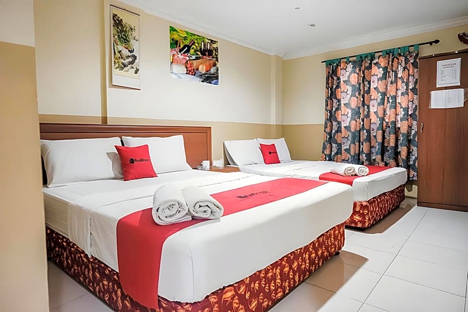 RedDoorz near Nagoya Hill Mall Batam 5