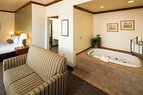 Superior King Suite with Whirlpool - Non-Smoking
