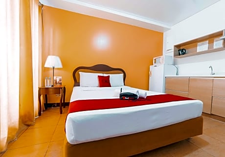 RedDoorz Triple Room