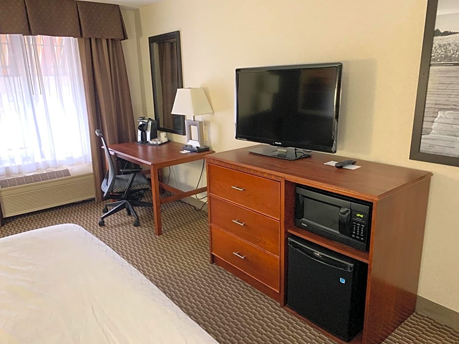 Holiday Inn Express Holland By IHG