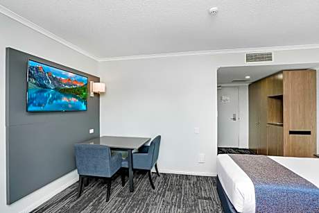 Deluxe Queen Room