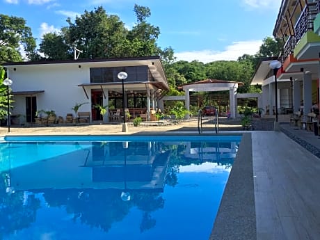 Cerca Parola Beach Resort