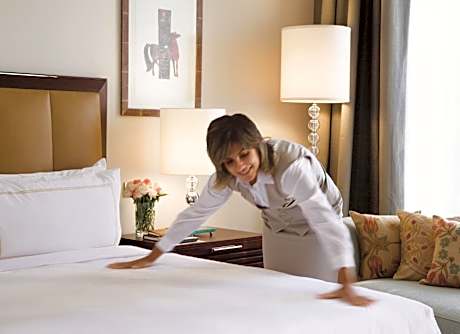 Courtyard Room One Queen and One Twin