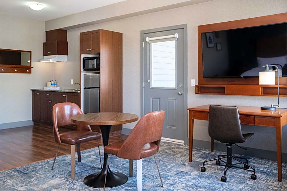 Four Points By Sheraton Victoria Gateway