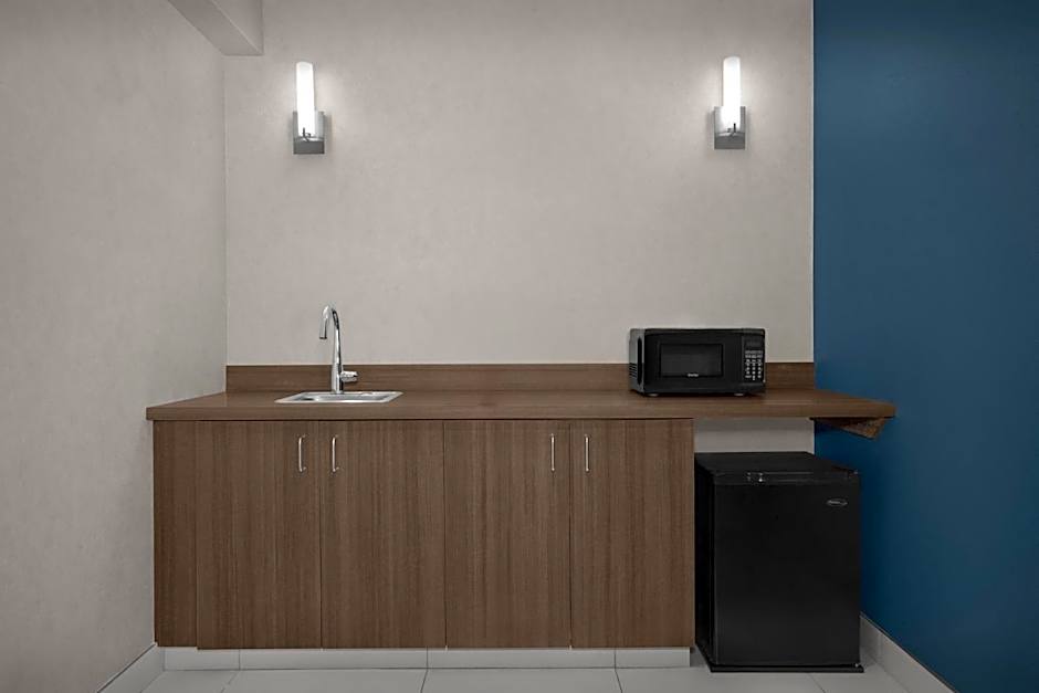 Holiday Inn Express Fargo - West Acres By IHG