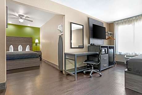 2 Queen Beds, Suite, Nonsmoking, Upgrade