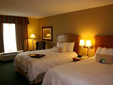 2 Queens Hearing Accessible Nonsmoking Vis Firealrm/door/phn Alrt/hdtv Microwv/fridge/free Wi-fi/fre