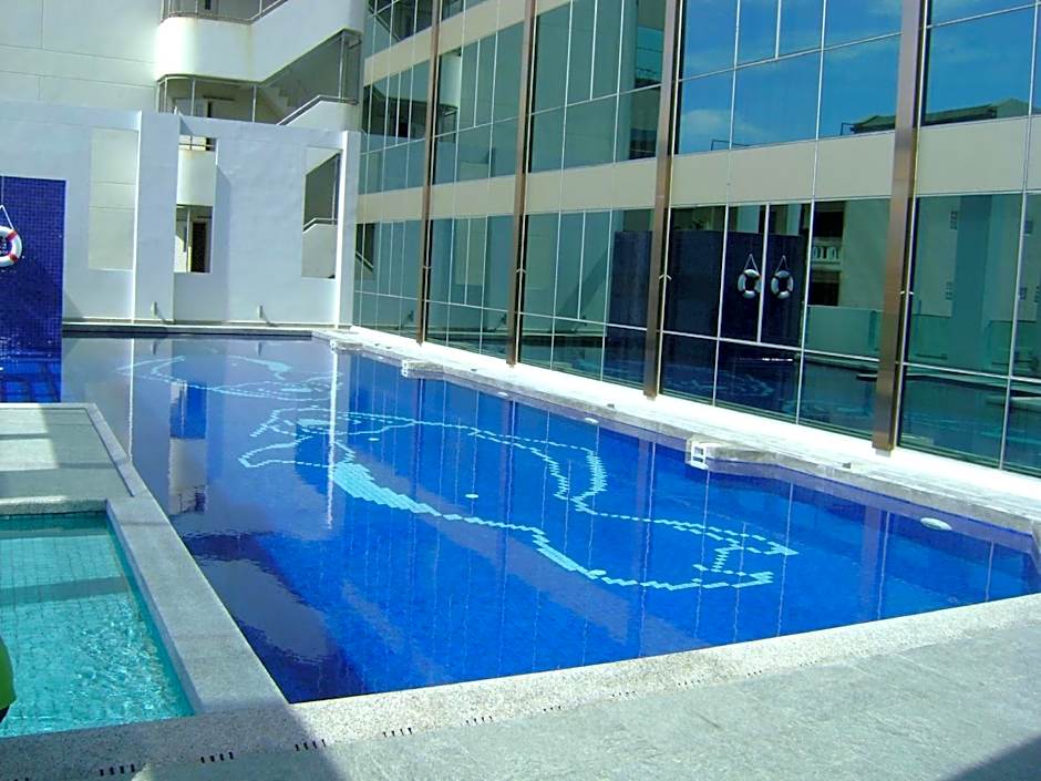 New Season Square Hotel